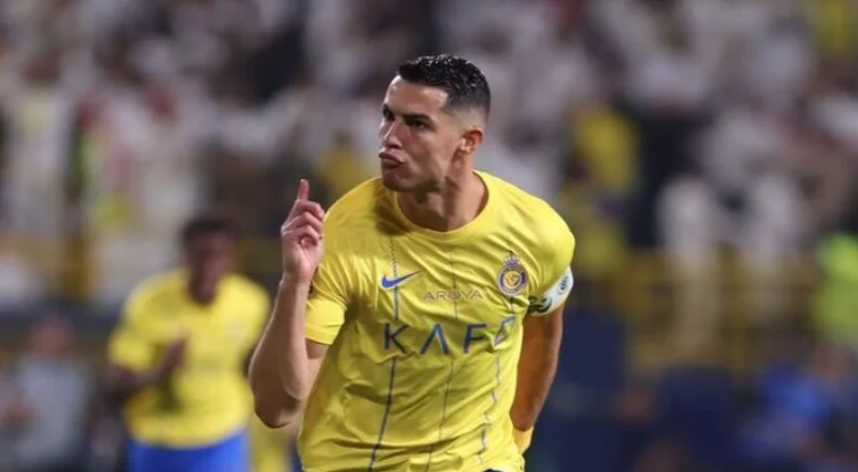 دست رد رونالدو به سینه ترامپ