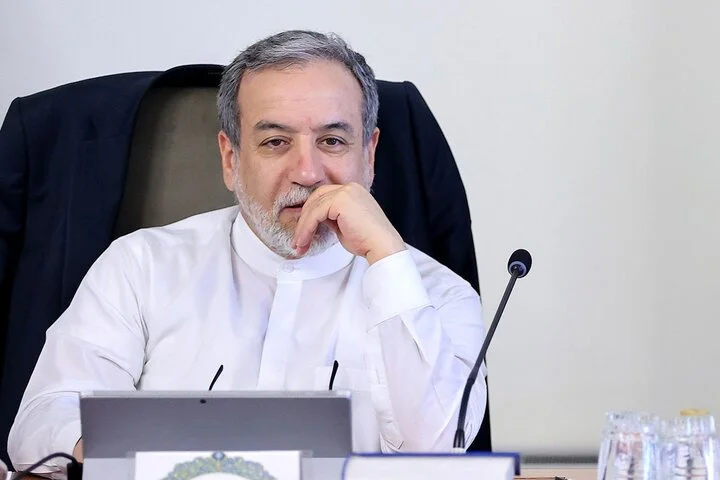 سفر به دیروز؛ سلفی عراقچی و مجری خانم