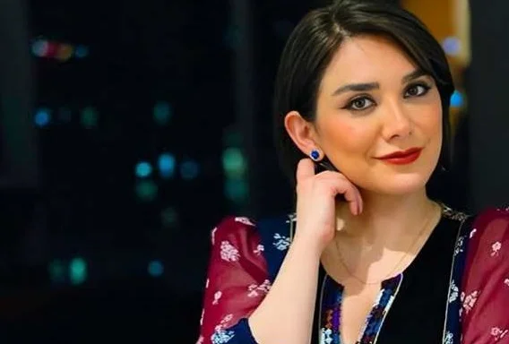 تصاویر لو رفته از نیوشا صارمی پرحاشیه ترین مجری ایران اینترنشنال و همسر و فرزندانش