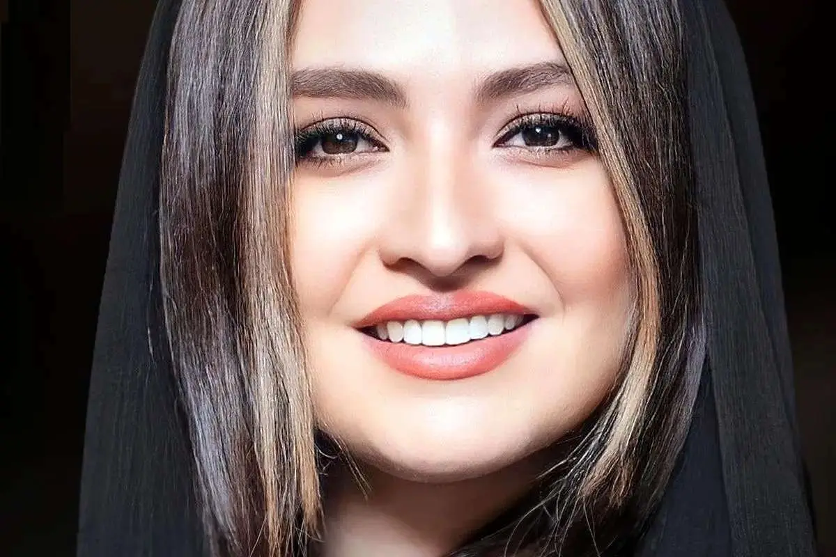 گلاره عباسی: مرا به نخل آویزان کنید به وطنم خیانت نمیکنم