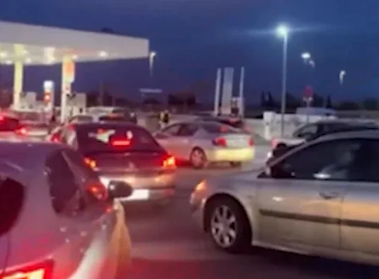 صف‌های طولانی پمپ بنزین‌ها در اسپانیا