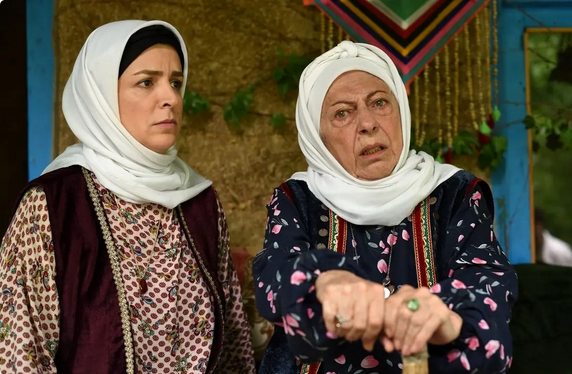 عکس| سفر در زمان؛ «حوا و انیس» در اتاق گریم سریال سوجان؛ سال 1402