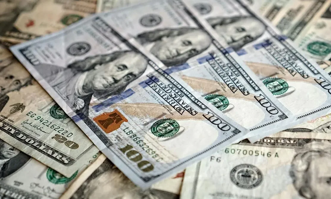 آخرین تغییر قیمت دلار امروز دوشنبه 1 تیر 1405؛ عقب نشینی 700 تومانی