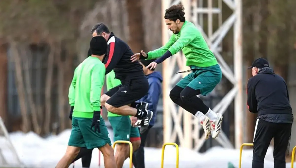 پرسپولیس به خارجی‌هایش اینترنت داد!