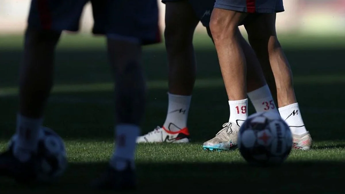 جیب این مربی تار عنکبوت بسته است!