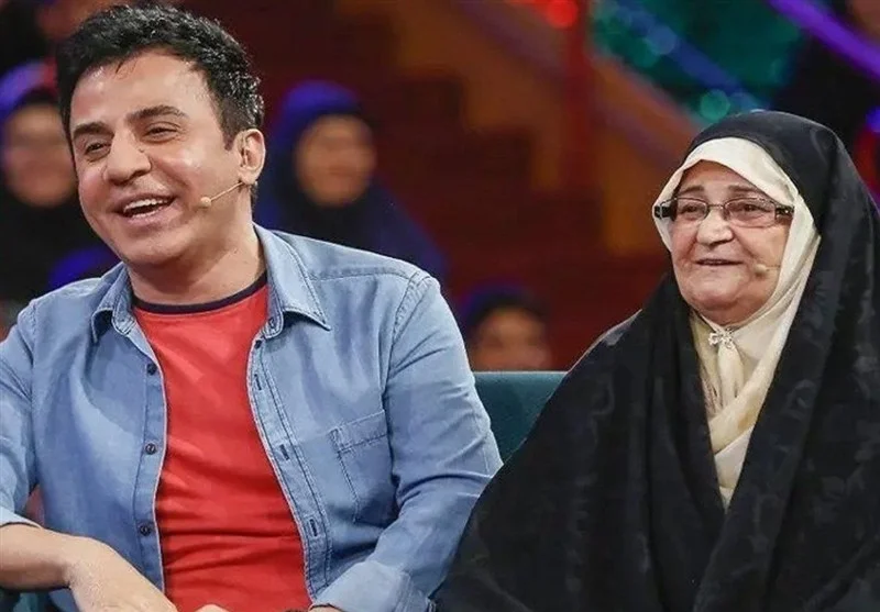 ویدئو| دست بوسی عمو پورنگ از مادرش در برنامه خندوانه