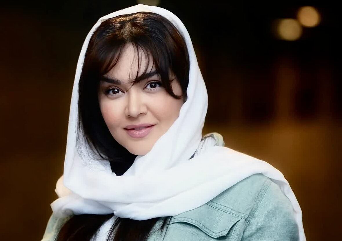 «شیرین» سریال نون خ با لباس دانشجویی در جلسه دفاع دکتری در 38 سالگی