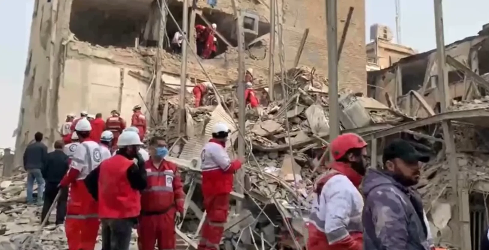 تصاویری از حمله هوایی به خیابان طالقانی تهران