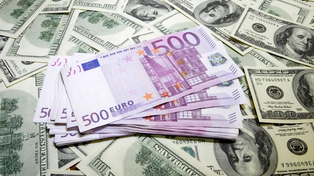 آخرین قیمت دلار و یورو امروز سه شنبه 5 خرداد 1405 / سقوط دلار در آسمان تهران