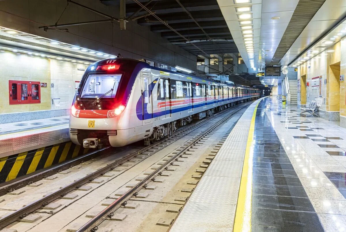 خدمت‌رسانی مترو تهران به شهروندان در مراسم تشییع شهید سردار تنگسیری