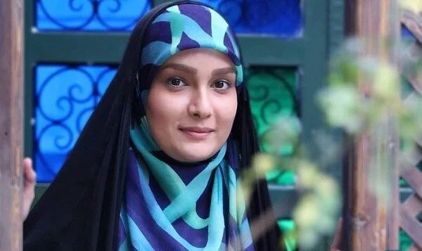 بیوگرافی مژده خنجری مجری زن صدا و سیما + آلبوم عروسی
