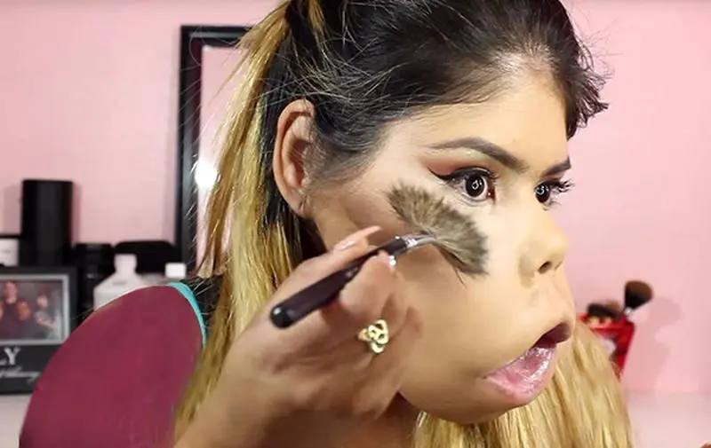 زنی با لقب میمون زیباترین چهره دنیا شد ! + عکس ها