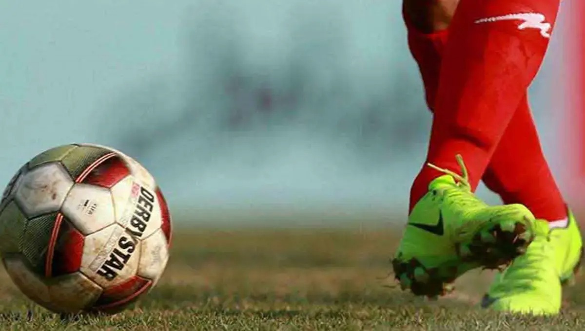 آلودگی هوا، رقابتهای فوتبال تهران را تعطیل کرد