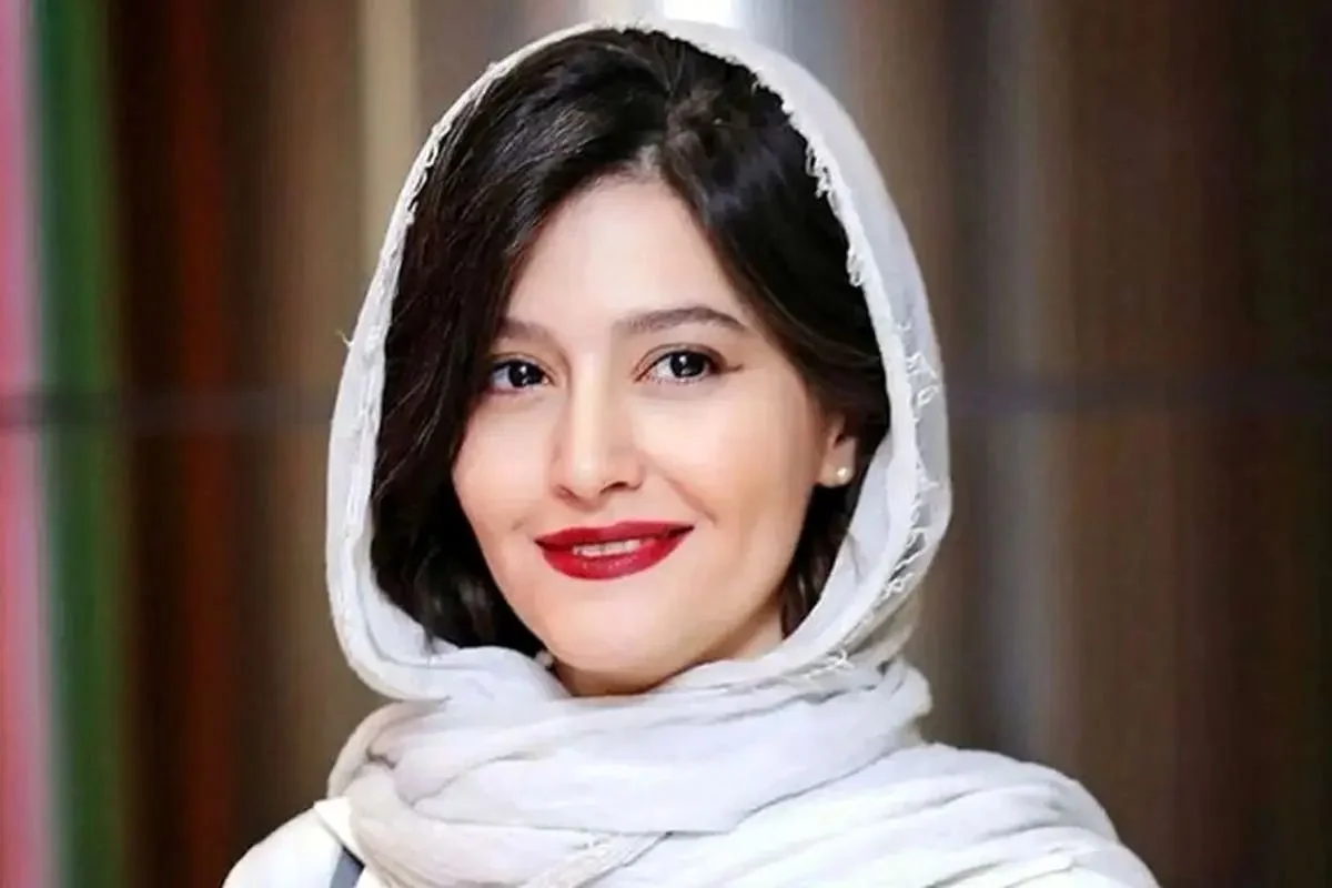 بیوگرافی و حواشی پردیس احمدیه + عکس در مراسم تشییع رهبر شهید