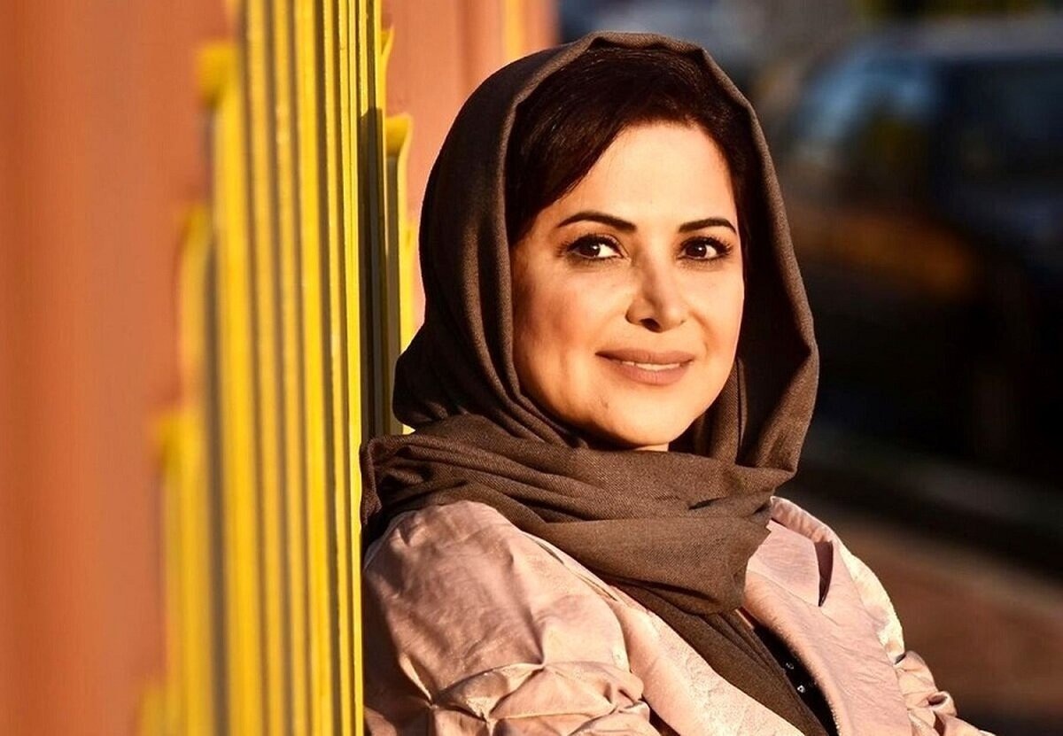 کمند امیرسلیمانی بازیگر سریال «اسباب زحمت»: بعد از بازگشت از خارج تو زمستون پول نداشتم واسه خودم پلیور بگیرم.../ از دوست 7 سالگیم لباس قرض گرفتم، خیلی داغون شده بودم و ... + ویدیو