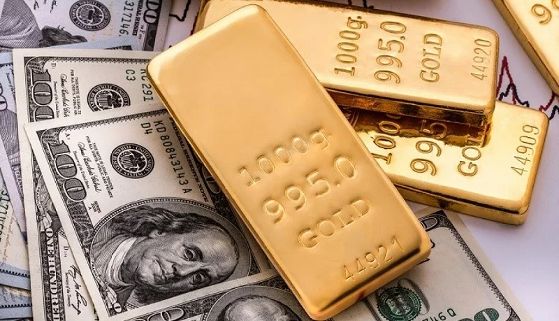 طلا بخریم یا دلار؟ / پیش بینی قیمت طلا و دلار برای سرمایه گذاری