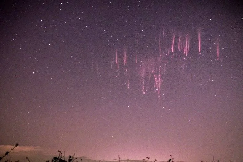 فلر چیست؟ راز جرقههای مرموز و ترسناک در آسمان تهران