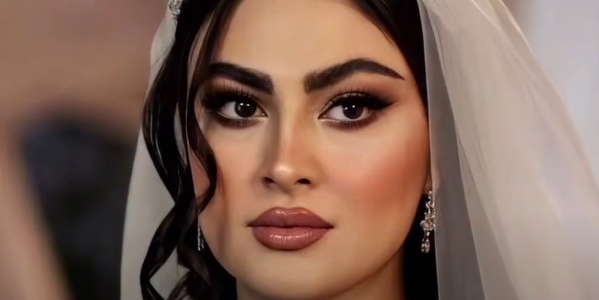 ورود مریم مومن عروس خانم با اسب