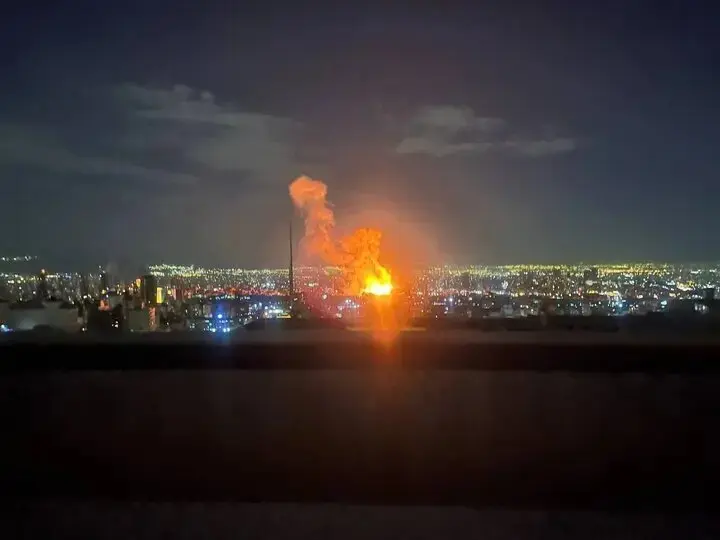 اصابت موشک‌های ایرانی به اسرائیل / حیفا غرق در آتش + فیلم