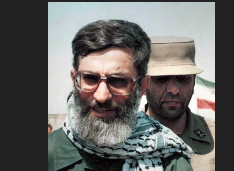 عکس سفر در زمان| سخنرانی رهبر شهید با رزمندگان اسلام