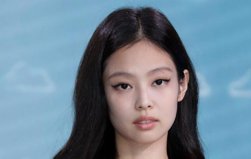 نقد و بررسی استایل زمستانی دختر خوشگل بلک پینک در ژاپن + عکس ها