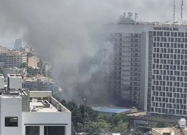 خبرنگار صداوسیما در محل حادثه هتل استقلال کتک خورد