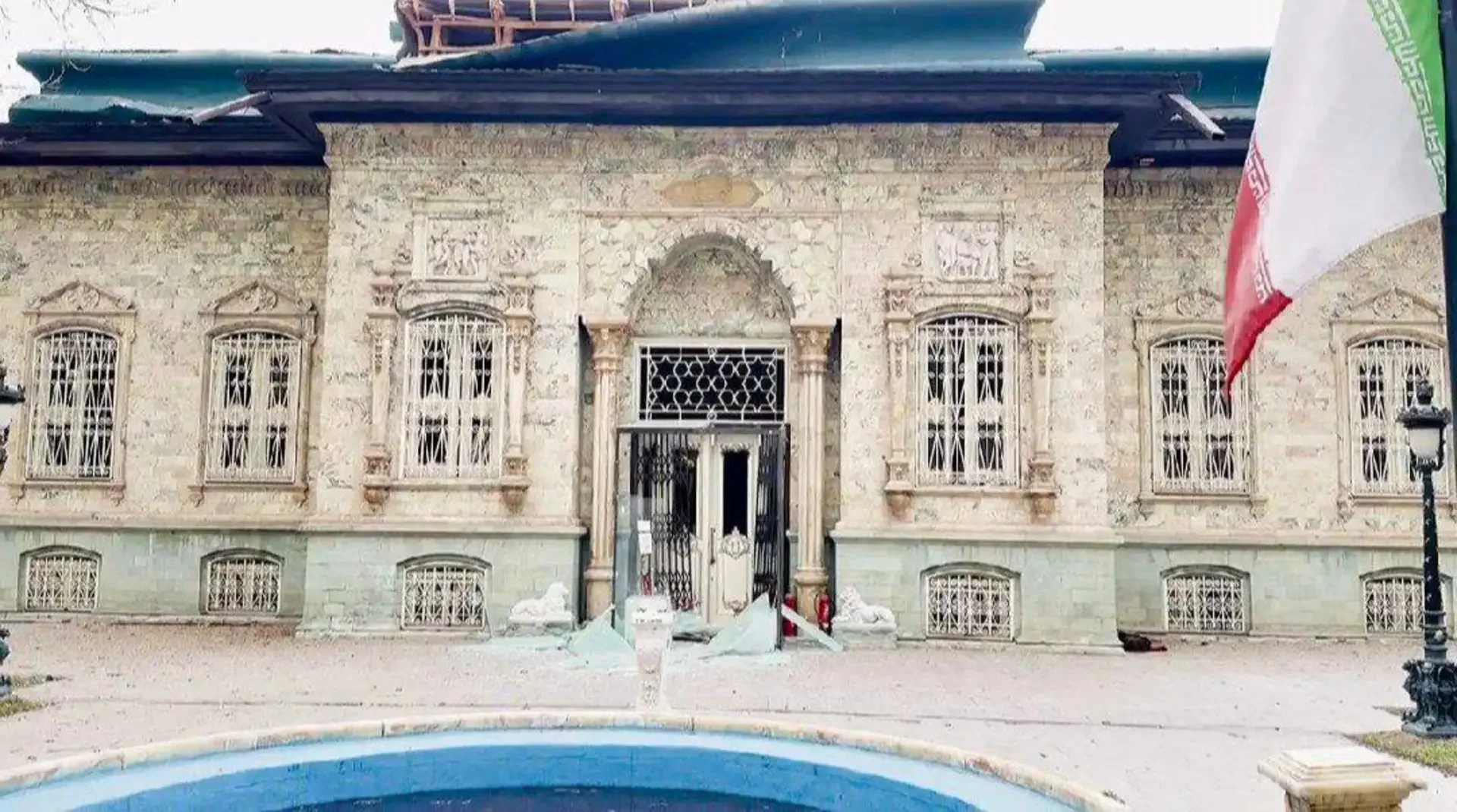 تصاویری از خسارت حمله هوایی به کاخ سعد آباد