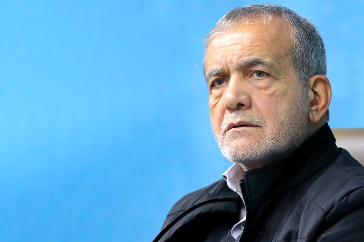 ژست جالب پزشکیان در حال موتورسواری در راهپیمایی امروز