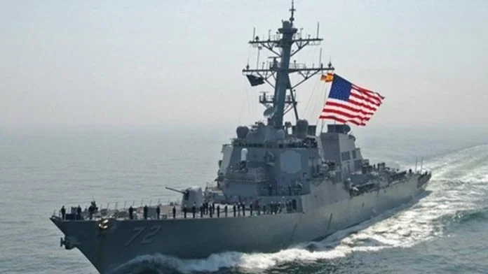 ‌ناوشکن آمریکایی با هشدار قاطع ایران از تنگه هرمز بازگشت
