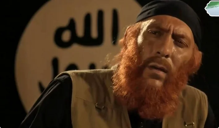 عکس| سفر در زمان؛ «ابوباسل» سریال بیگانگان در پشت صحنه یک فیلم؛ سال 1403