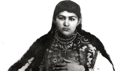 عصر قاجار | عکس‌های دیده نشده از «فاطمه سلطان» دختر باغبان که همسر شاه شد