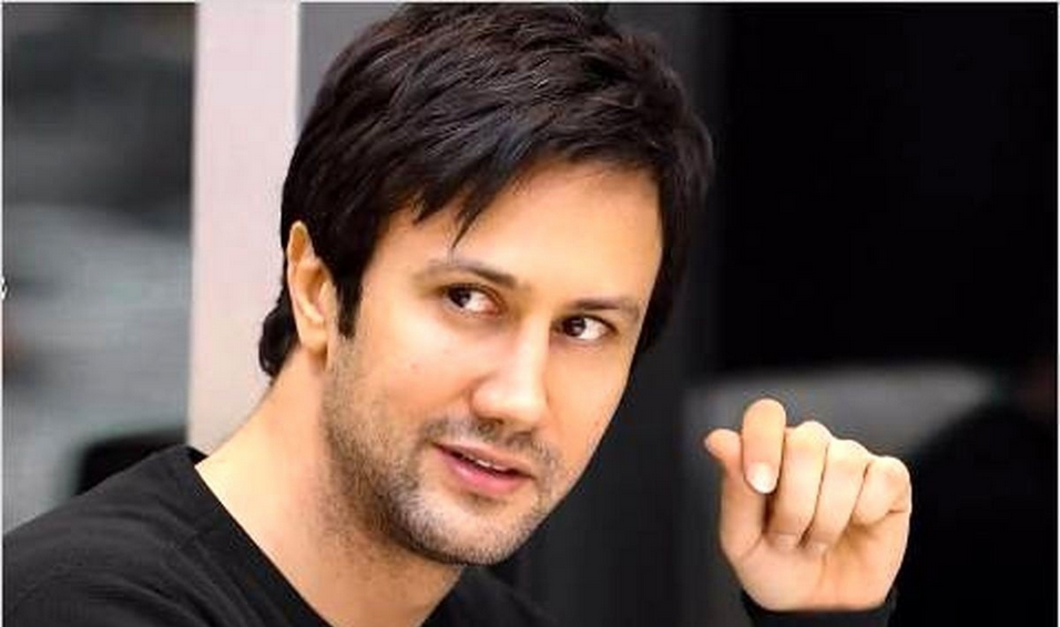 نگاهی به دورهمی شاهرخ استخری و همسرش با دوستانشان