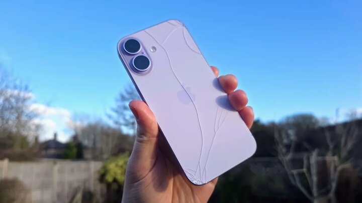 عقب‌گرد اپل/ چرا حذف تیتانیوم از آیفون یک اشتباه استراتژیک بود؟