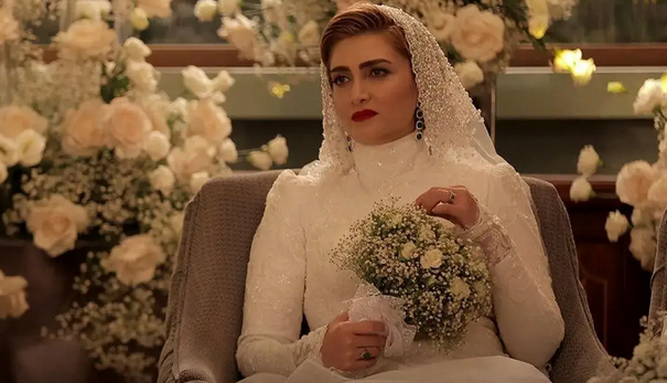 بازیگر زن زخم‌کاری با استایل مشکی در جشنواره فجر