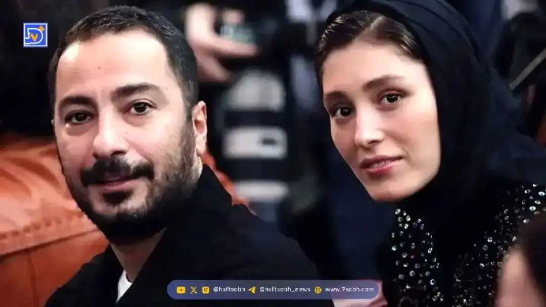 عکس سیگار به دست نوید محمدزاده در حیاط دلباز خانه‌اش