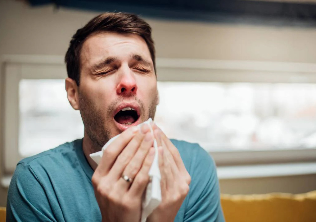 چرا هنگامی که از فضای تاریک وارد محیط پرنور می‌شویم عطسه می کنیم؟