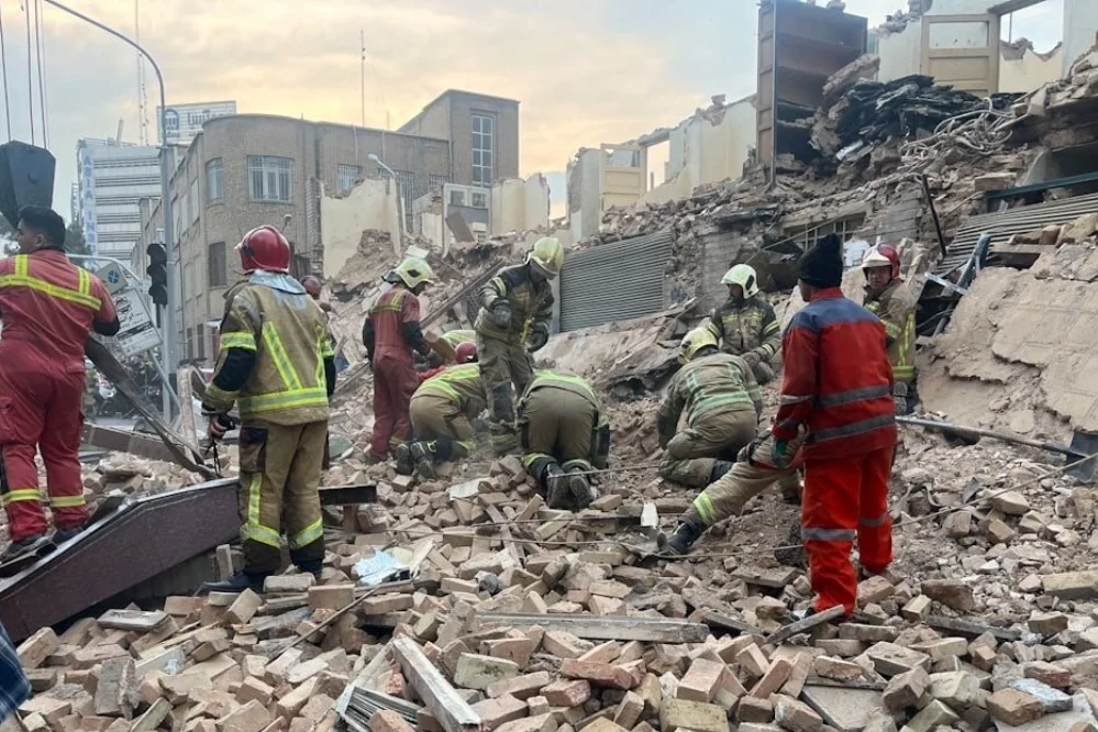 در جنگ تحمیلی چند نفر از زیر آوارها سلامت خارج شدند؟