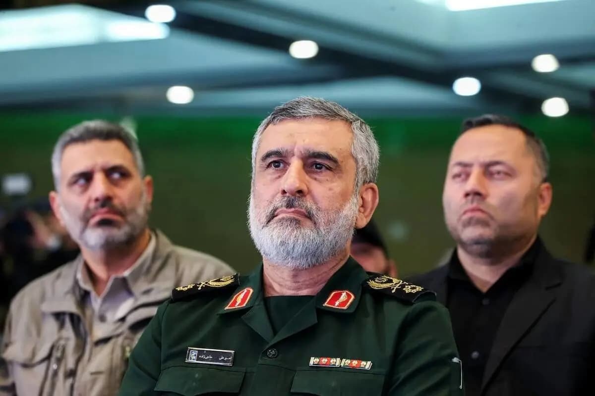 دلیل غیبت فرماندهان نظامی در تشییع پیکر شهدا + ویدیو