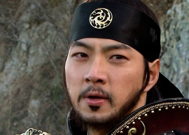 نگاهی به چیدمان منزل شاهانه و مجلل جومونگ و همسر وکیلش