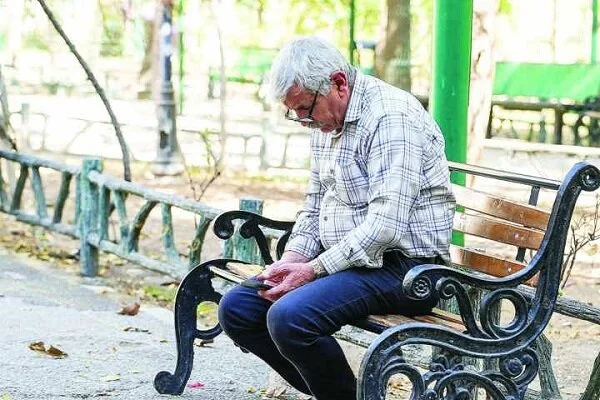 بازنشستگان بخوانند: مابه‌التفاوت حقوق فروردین و اردیبهشت این روز به حسابتان برمی‌گردد