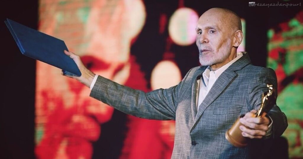 چیدمان لوکس خانه جمشید هاشم‌پور/ چه منزل زیبا و بوفه پر جایزه‌ای داره!!