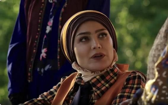 عکس| سفر در زمان؛ «حشمت خان، طلا و زیبا» در پشت صحنه سریال سوجان؛ سال 1402