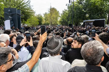تشییع پیکر زنده یاد «اکبر عبدی»