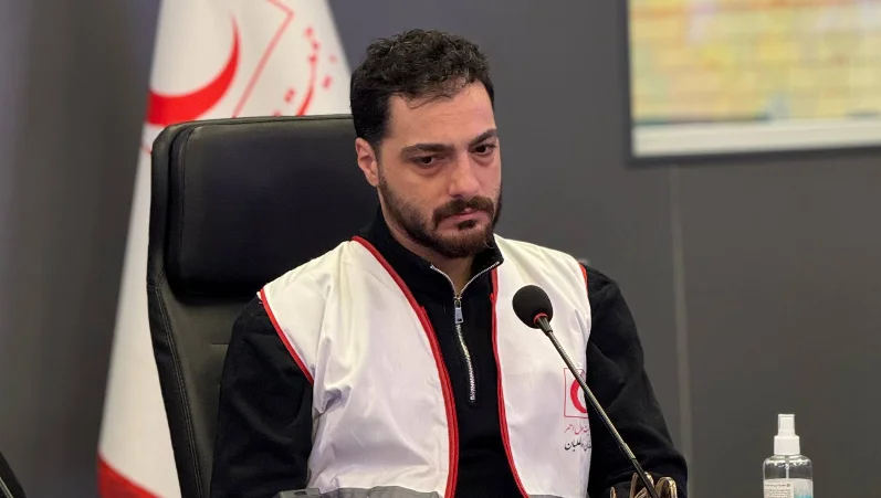 سجاد بابایی، بازیگر سریال شغال در کنار امدادگران هلال احمر + فیلم دیده نشده