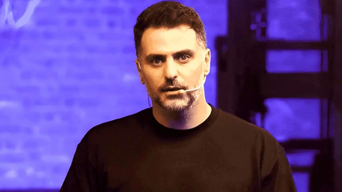 علی ضیا ممنوع‌الکار شد!