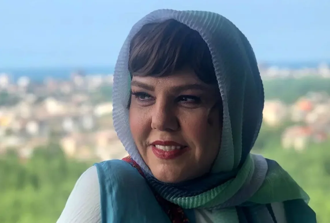 سفر در زمان؛ «افسانه چهره آزاد» با تیپ متفاوت در دوران دبستان؛ دهه 40