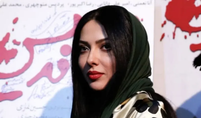 سفر در زمان؛ چهره و استایل «لیلا اوتادی» 26 ساله در «باغ قرمز»