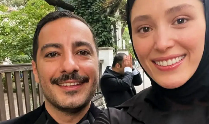 عکس| فرشته حسینی در آغوش مادرش؛ دهه 70