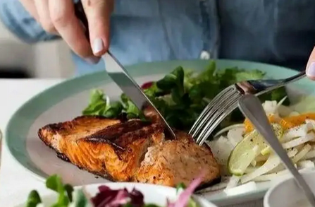 مزایا و معایب حذف شام: راز تناسب اندام یا آسیب به بدن؟