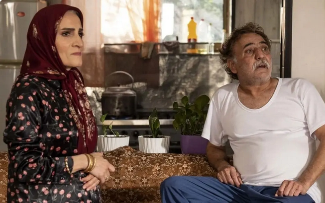 عکس| سفر در زمان؛ «جمیله و کارگردان سریال پایتخت» در حاشیه یک مراسم؛ فروردین 1404